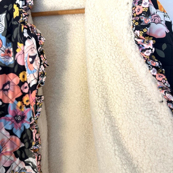 NWOT James Ascher Fleece Lined Ruffle Trim Floral Kayla Quilted Jacket - Picture 7 of 11